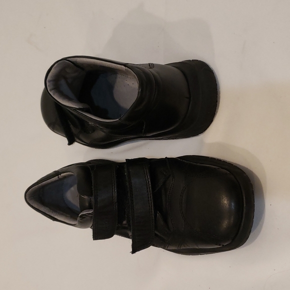Maniqui Black leather comfort shoes, rubber soles , Size 7 - Picture 2 of 11